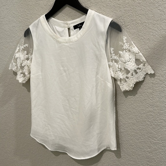 Lulu’s White top in XS NWT - Picture 3 of 10